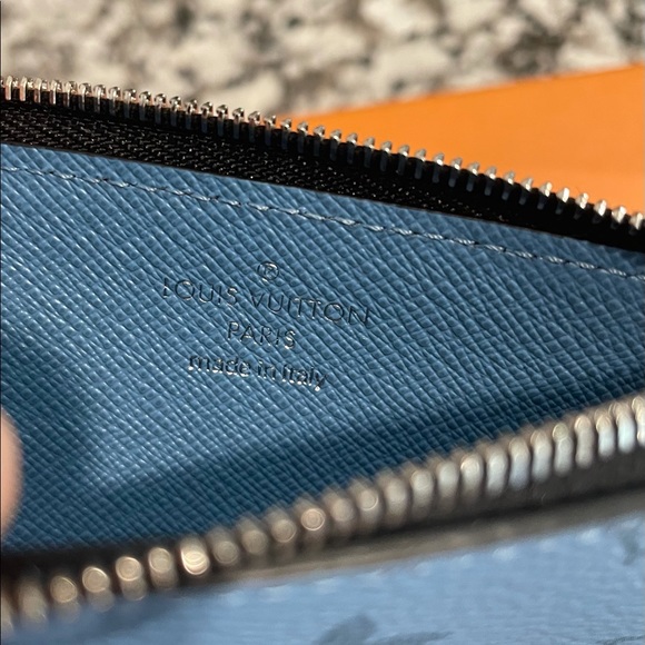 Monogram Taiga coin cardholder in denim - Picture 4 of 6